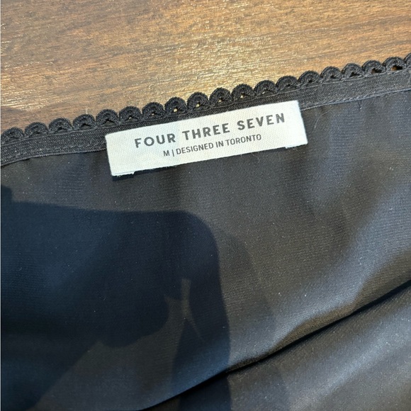 437 Lace mini skirt - Picture 3 of 3